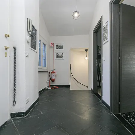Iflat Un Nido Sui Tetti Genua